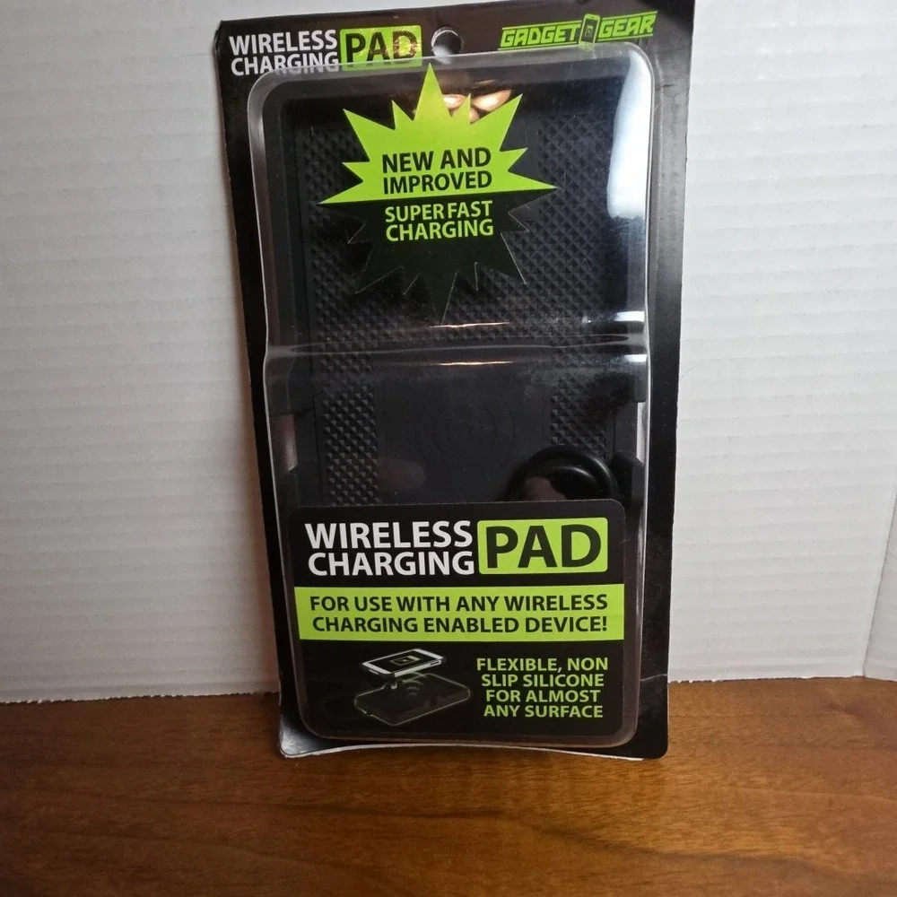 Gadget Gear Wireless Charging Pad In PDQ Display‎